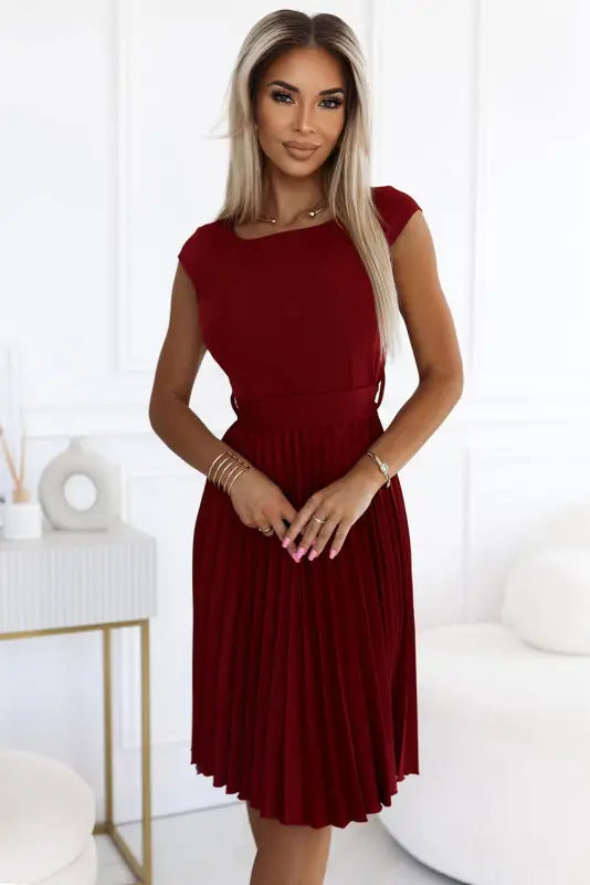 311-15 LILA Pleated dress with short sleeves - color burgundy - Livre e Solta Fashion