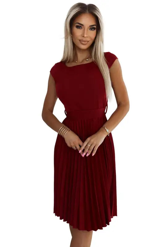 311-15 LILA Pleated dress with short sleeves - color burgundy - Livre e Solta Fashion