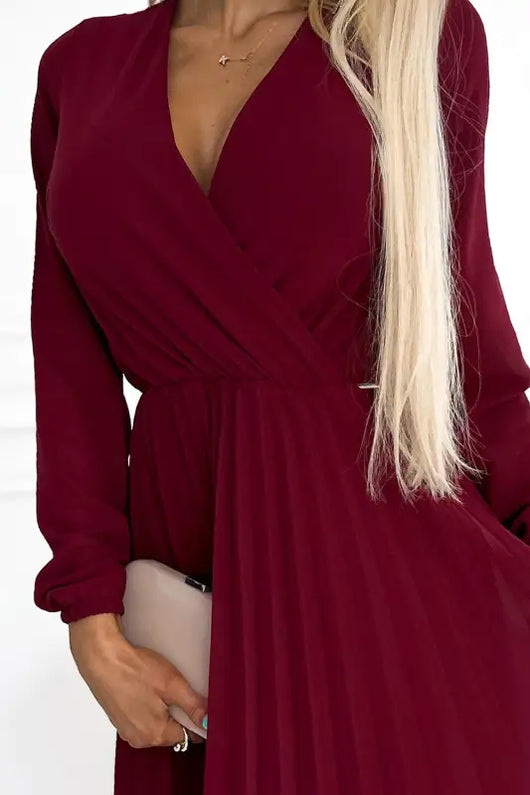 313-15 ISABELLE Pleated dress with neckline and long sleeve - Burgundy color - Livre e Solta Fashion