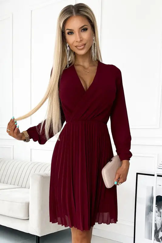 313-15 ISABELLE Pleated dress with neckline and long sleeve - Burgundy color - Livre e Solta Fashion