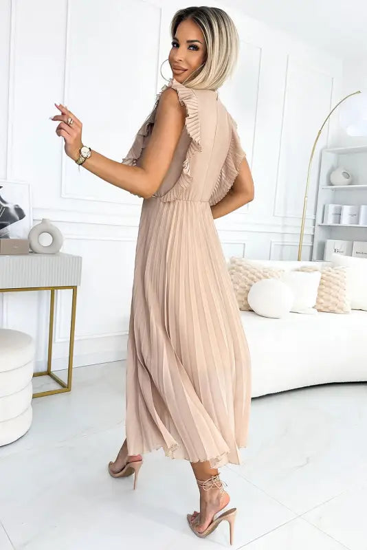 315-6 EMILY Pleated dress with ruffles on the shoulders and neckline - beige - Livre e Solta Fashion