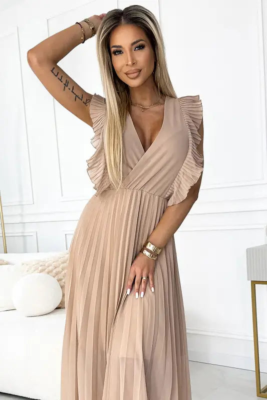 315-6 EMILY Pleated dress with ruffles on the shoulders and neckline - beige - Livre e Solta Fashion