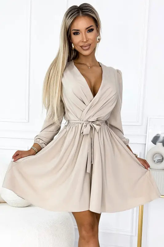 339-4 BINDY Feminine dress with a neckline and belt - beige - Livre e Solta Fashion