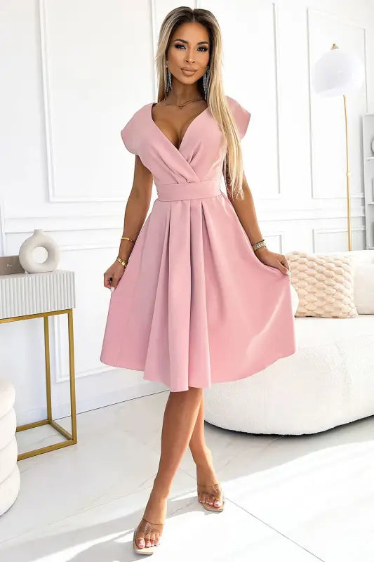 348-9 SCARLETT flared dress with a neckline - powder pink - Livre e Solta Fashion