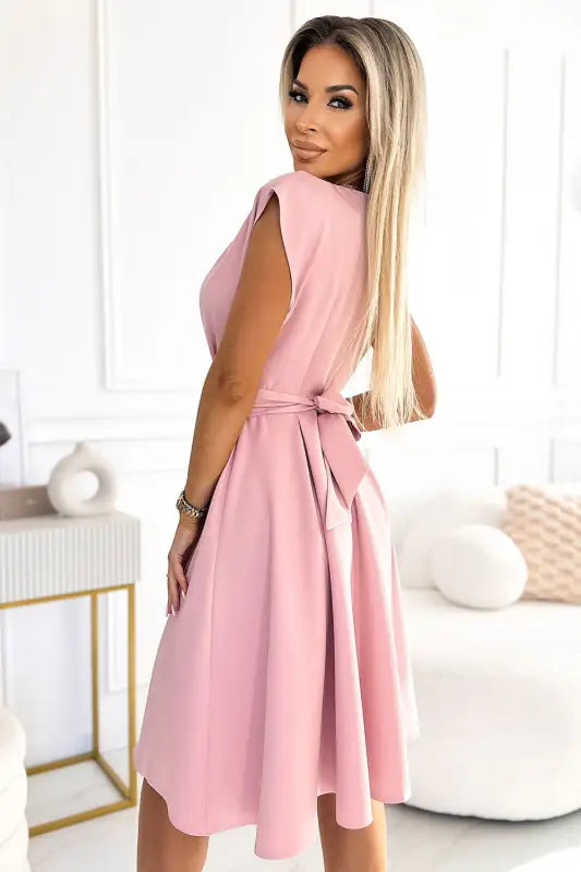 348-9 SCARLETT flared dress with a neckline - powder pink - Livre e Solta Fashion