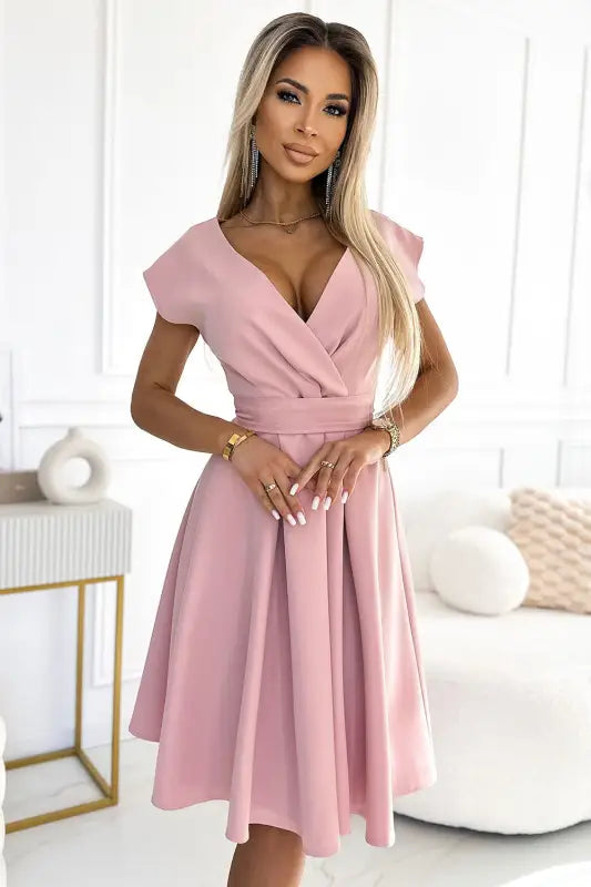 348-9 SCARLETT flared dress with a neckline - powder pink - Livre e Solta Fashion