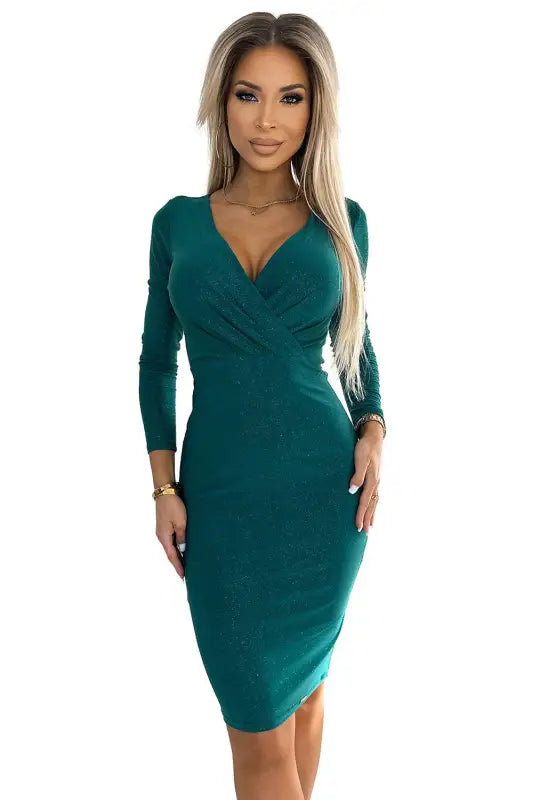 387-7 Fitted dress with an envelope neckline and long sleeves - green with glitter - Livre e Solta Fashion