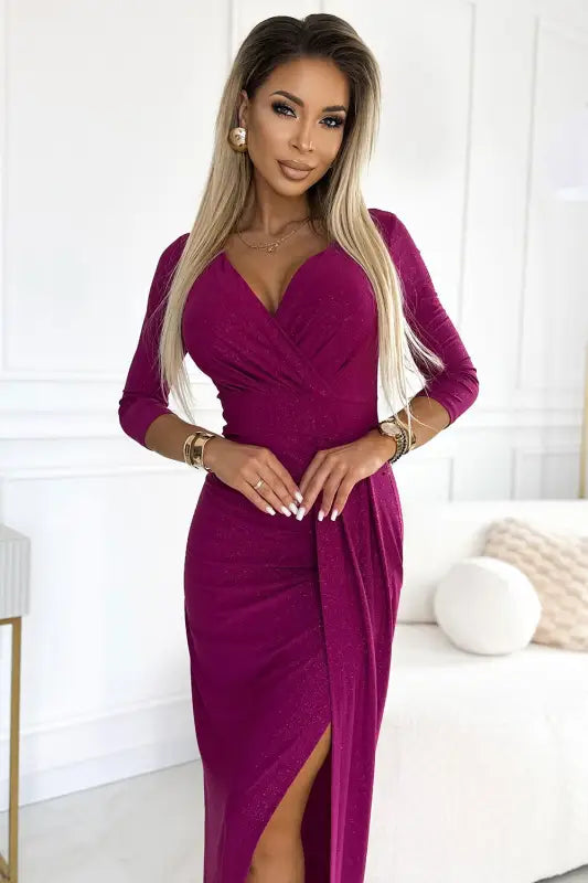 404-9 Shiny dress with a neckline and a slit on the leg - fuchsia with glitter - Livre e Solta Fashion