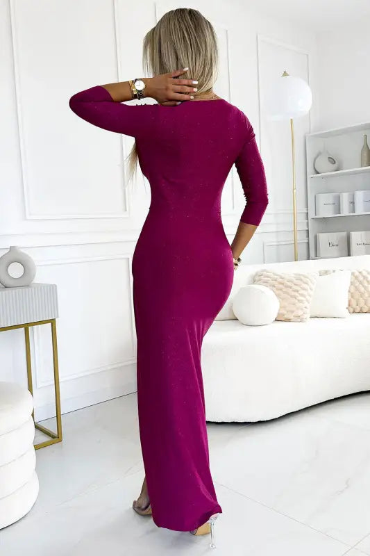 404-9 Shiny dress with a neckline and a slit on the leg - fuchsia with glitter - Livre e Solta Fashion