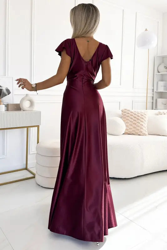 411-10 CRYSTAL satin long dress with a neckline - Burgundy color - Livre e Solta Fashion