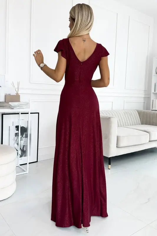 411-8 CRYSTAL long shimmering dress with a neckline - Burgundy color - Livre e Solta Fashion