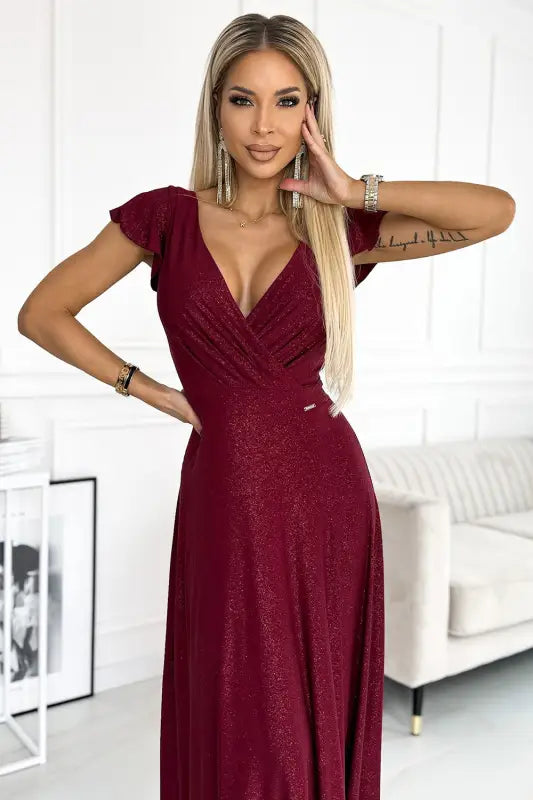 411-8 CRYSTAL long shimmering dress with a neckline - Burgundy color - Livre e Solta Fashion