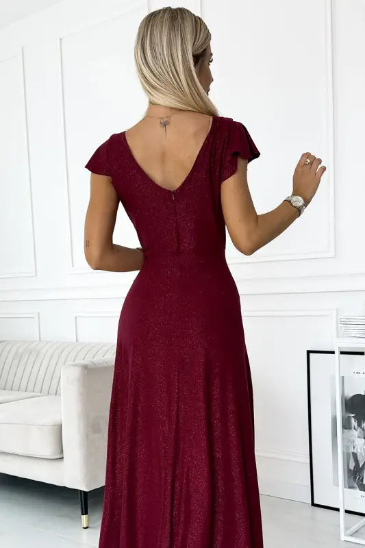 411-8 CRYSTAL long shimmering dress with a neckline - Burgundy color - Livre e Solta Fashion