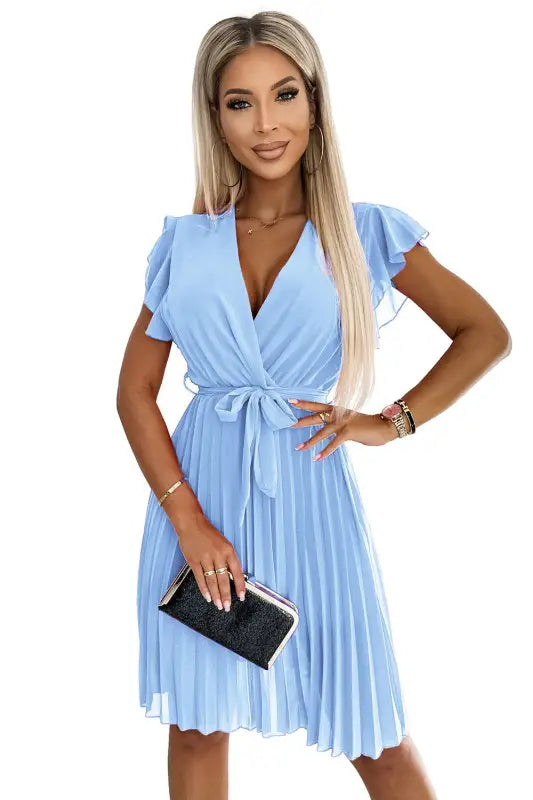 424-5 Chiffon pleated dress with a neckline and frills - light blue - Livre e Solta Fashion