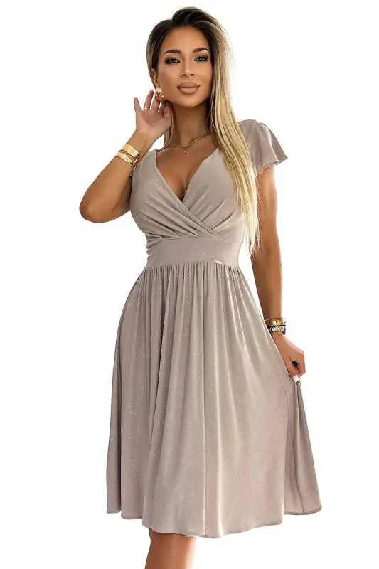 425-10 MATILDE Dress with a neckline and short sleeves - beige with glitter - Livre e Solta Fashion