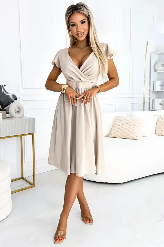 425-7 MATILDE Dress with a neckline and short sleeves - beige color - Livre e Solta Fashion