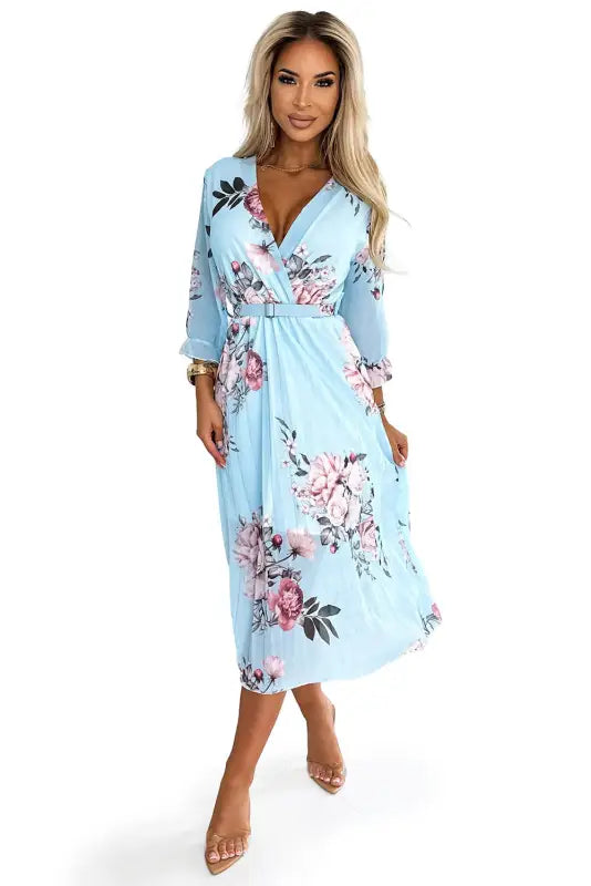 448-3 YUNA Pleated midi dress with a neckline and a belt - roses on a blue background - Livre e Solta Fashion