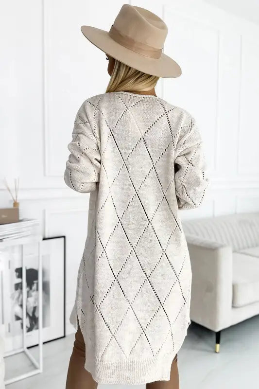 486-2 Cardigan - sweater cape with a longer back in openwork diamonds - Beige - Livre e Solta Fashion