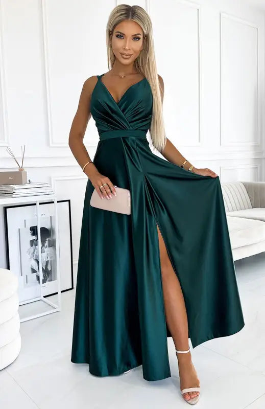 498-3 Long satin dress with a neckline and double straps - green - Livre e Solta Fashion