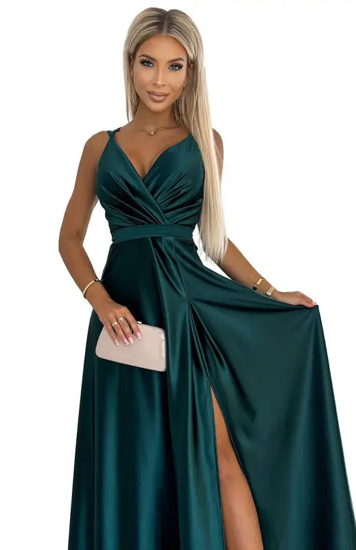 498-3 Long satin dress with a neckline and double straps - green - Livre e Solta Fashion