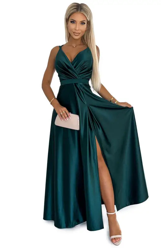 498-3 Long satin dress with a neckline and double straps - green - Livre e Solta Fashion