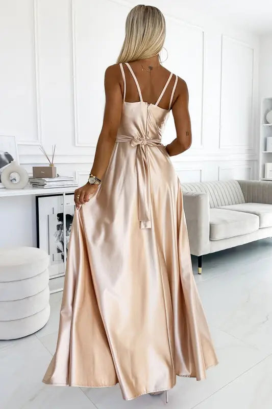 498-5 Long satin dress with a neckline and double straps - golden - Livre e Solta Fashion