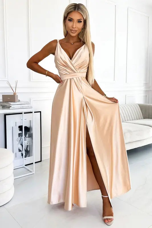 498-5 Long satin dress with a neckline and double straps - golden - Livre e Solta Fashion