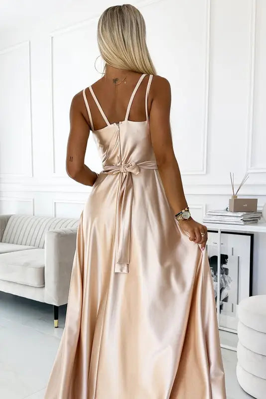 498-5 Long satin dress with a neckline and double straps - golden - Livre e Solta Fashion