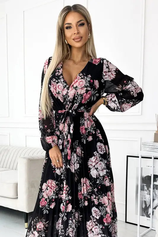 502-2 Pleated midi dress with a neckline, long sleeves and a tie at the waist - black with red and pink roses - Livre e Solta Fashion