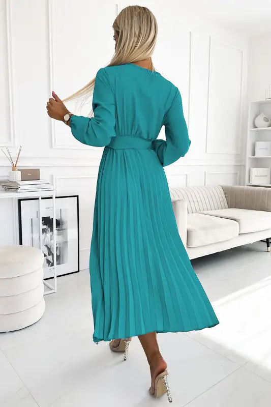 504-6 VIVIANA Pleated midi dress with a neckline, long sleeves and a wide belt - sea color - Livre e Solta Fashion