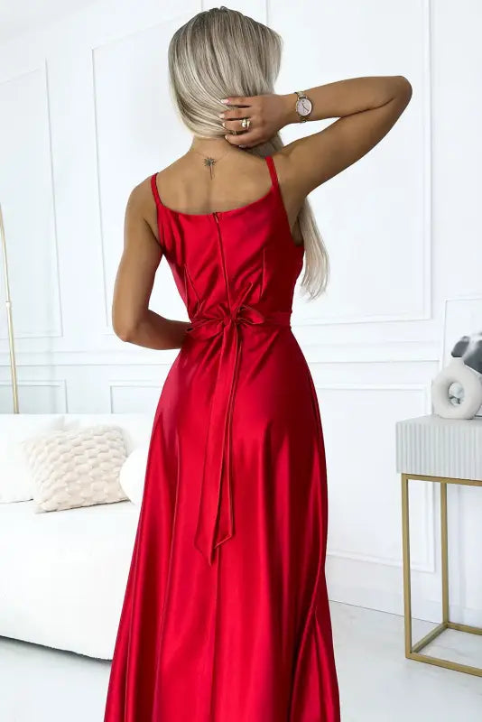 512-5 JULIET elegant long satin dress with a neckline and leg slit - red - Livre e Solta Fashion