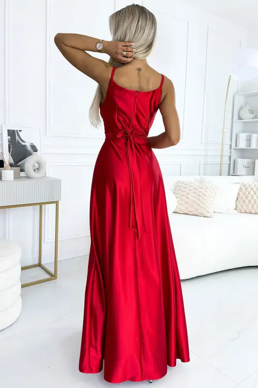 512-5 JULIET elegant long satin dress with a neckline and leg slit - red - Livre e Solta Fashion