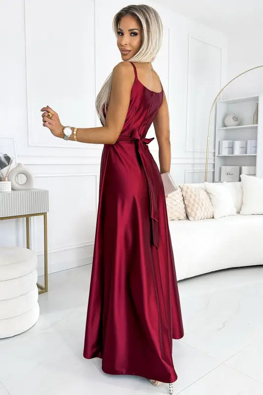 512-6 JULIET elegant long satin dress with a neckline and leg slit - Burgundy color - Livre e Solta Fashion