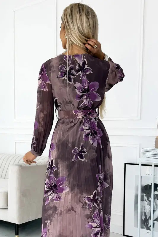 520-1 Pleated chiffon long dress with a neckline, long sleeves and a wide belt - purple large flowers - Livre e Solta Fashion