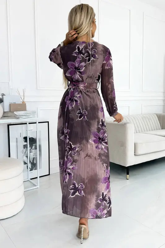 520-1 Pleated chiffon long dress with a neckline, long sleeves and a wide belt - purple large flowers - Livre e Solta Fashion