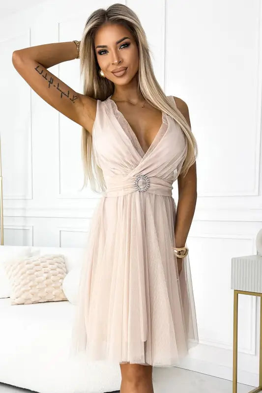 525-1 OLGA tulle dress with a neckline and decorative buckle - beige - Livre e Solta Fashion