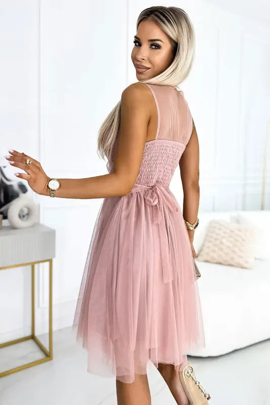 525-2 OLGA tulle dress with a neckline and decorative buckle - dirty pink - Livre e Solta Fashion