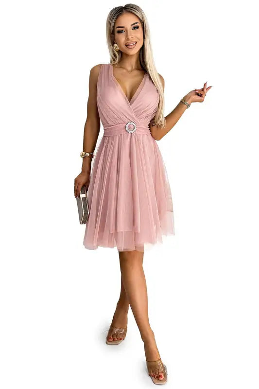 525-2 OLGA tulle dress with a neckline and decorative buckle - dirty pink - Livre e Solta Fashion