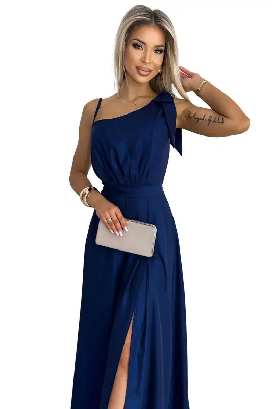 528-1 Long shiny one-shoulder dress with a bow - navy blue - Livre e Solta Fashion