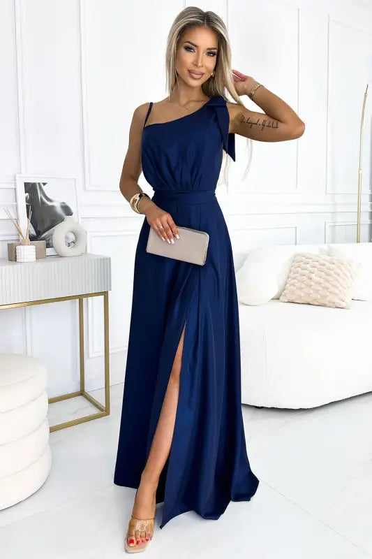 528-1 Long shiny one-shoulder dress with a bow - navy blue - Livre e Solta Fashion