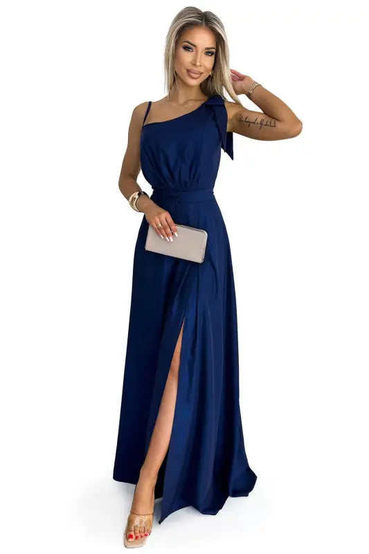 528-1 Long shiny one-shoulder dress with a bow - navy blue - Livre e Solta Fashion