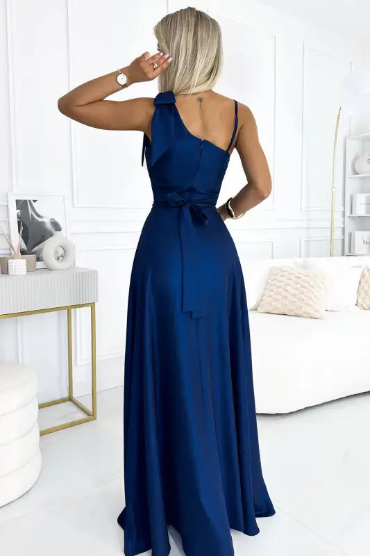 528-1 Long shiny one-shoulder dress with a bow - navy blue - Livre e Solta Fashion