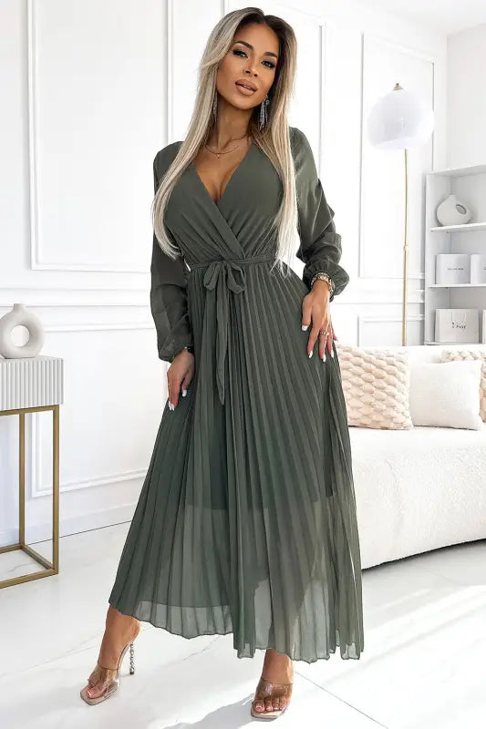 537-2 Pleated chiffon dress with scoop neckline, long sleeves and tied belt - KHAKI - Livre e Solta Fashion