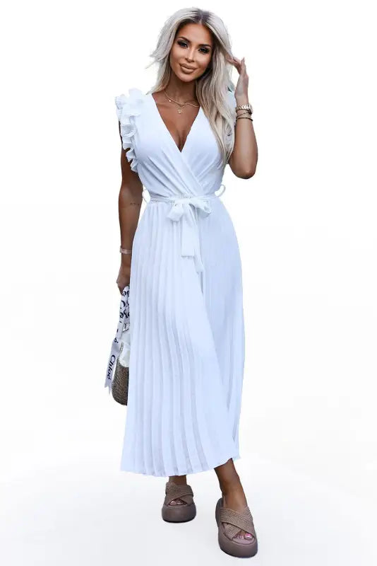 543-1 Pleated midi dress with a neckline and delicate ruffles - white - Livre e Solta Fashion