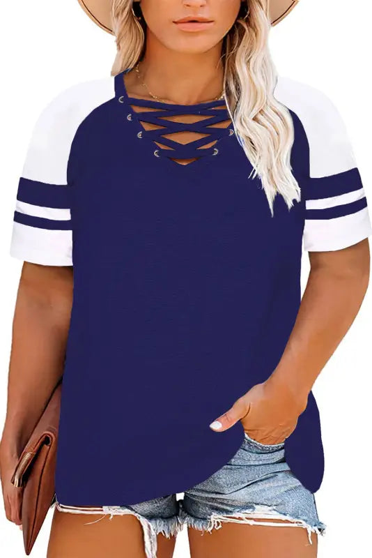 Blue Crisscross V Neck Raglan Sleeve Plus Size Tee - Livre e Solta Fashion