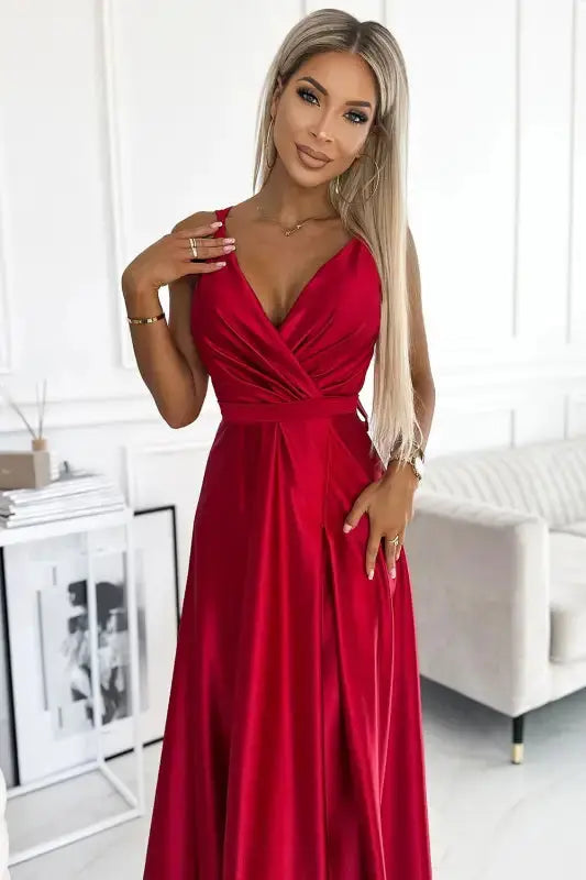 498-4 Long satin dress with a neckline and double straps - red - Livre e Solta Fashion