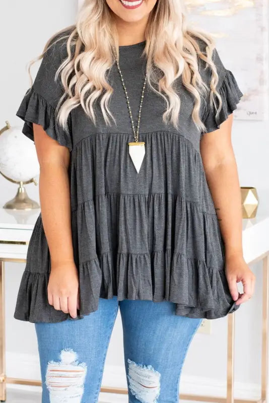 Gray Tiered Ruffled Short Sleeve Plus Size Blouse - Livre e Solta Fashion